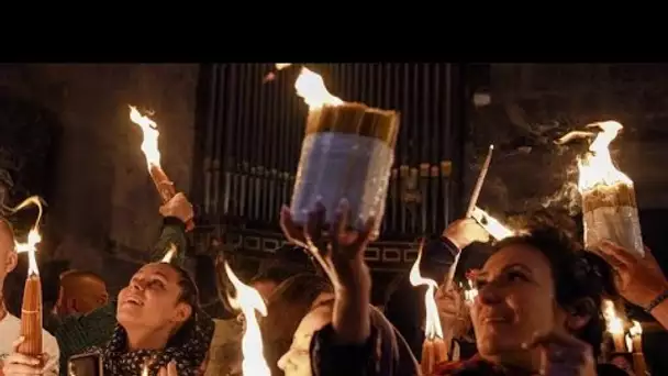 Les chrétiens orthodoxes ont célébré le "feu sacré" à Jérusalem
