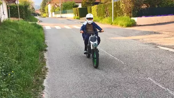 MOMO FAIT DE LA MOTO CROSS DANS LE QUARTIER PENDANT MON ABSENCE !! JE VAIS LE TUER ...