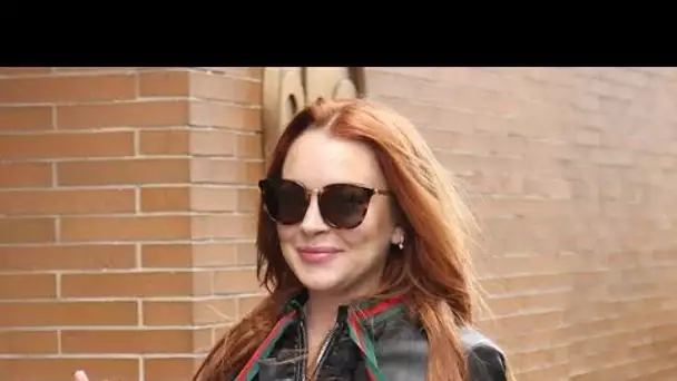 Lindsay Lohan et Paris Hilton se sont réconciliées… Dolly Parton n’a pas fait assurer sa poitrine…