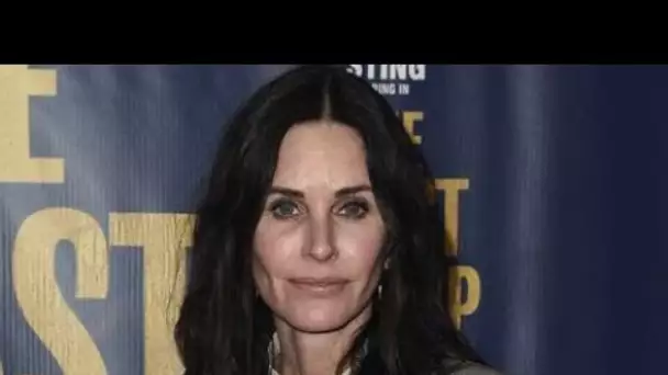 PHOTOS Courteney Cox pose lors d'un étonnant avant/après avec ses sœurs et attendrit...