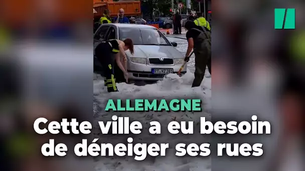 Après une violente tempête, la ville allemande de Reutlingen a fait appel à des déneigeuses