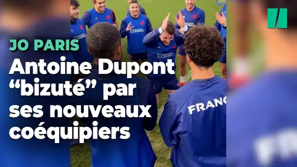 Antoine Dupont (gentiment) bizuté pour ses débuts avec l’équipe de France de rugby à VII