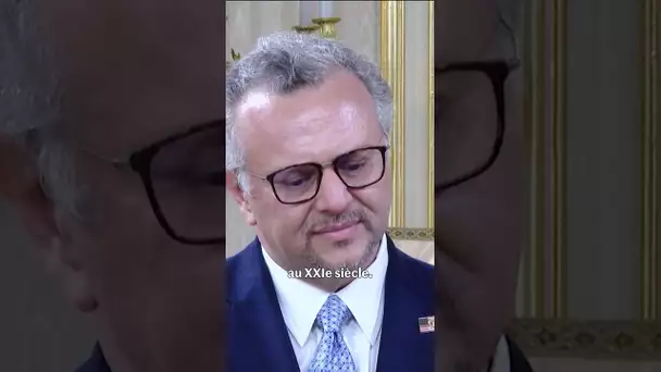 Le président tunisien montre des photos d'enfants affamés à un diplomate américain