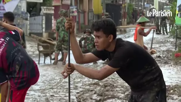 Après les inondations meurtrières, Jakarta nettoie ses rues envahies par la boue