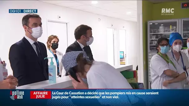 Emmanuel Macron à la rencontre des soignants dans un hôpital des Yvelines
