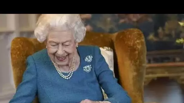Beaming Queen montre son affichage Jubilee - mais les détails de la montre pourraient inquiéter les
