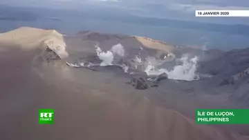 Philippines : des images de drones montrent le volcan Taal après l’éruption