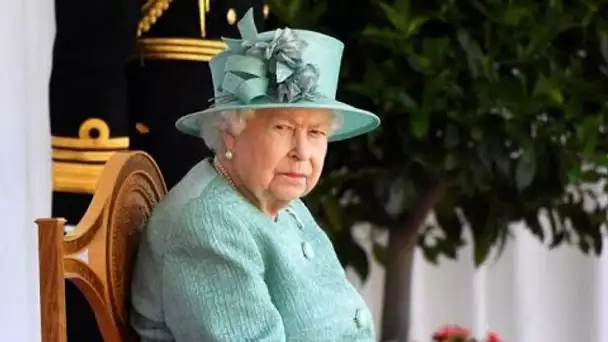 Elizabeth II  extrêmement malheureuse  de devoir rester confinée