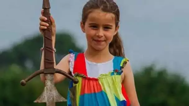Une fillette de 7 ans aurait-elle retrouvé Excalibur, l'épée du roi Arthur ?
