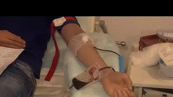 NoComment : un centre de don du sang touché par un bombardement à Kharkiv