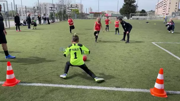 Un club de foot marseillais accueille de jeunes réfugiés ukrainiens pour un entraînement