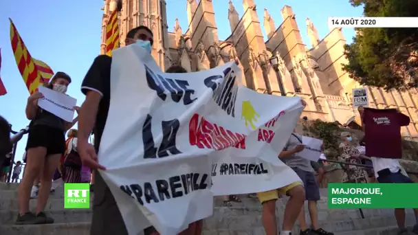 Espagne : manifestation contre la monarchie devant la résidence royale à Majorque