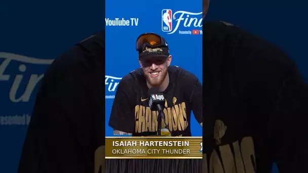 Isaiah Hartenstein didn’t know how to open champagne 😂