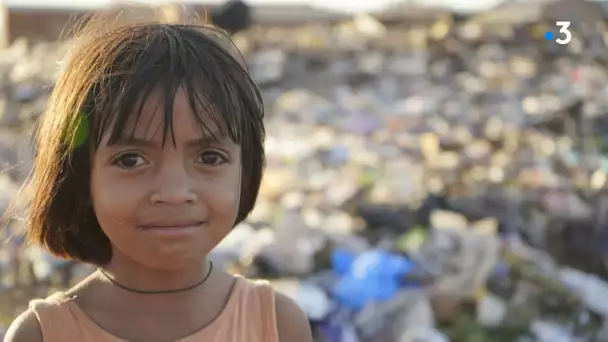 Ils quittent tout pour s'occuper des enfants errants de Madagascar