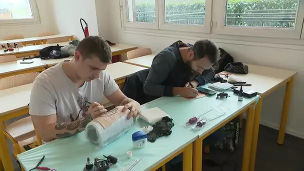 Une école de tatouage à Beauvais