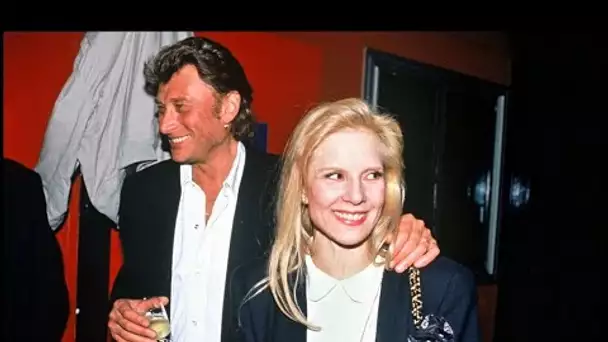 Quand Johnny Hallyday ne supportait pas de voir une photo de Sylvie Vartan après leur...