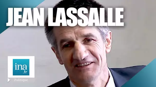 2006 : Jean Lassalle cesse sa grève de la faim | Archive INA