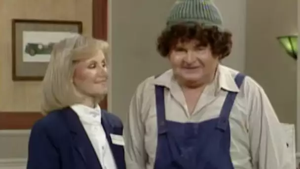 Benny Hill - L'hôtel du carrefour