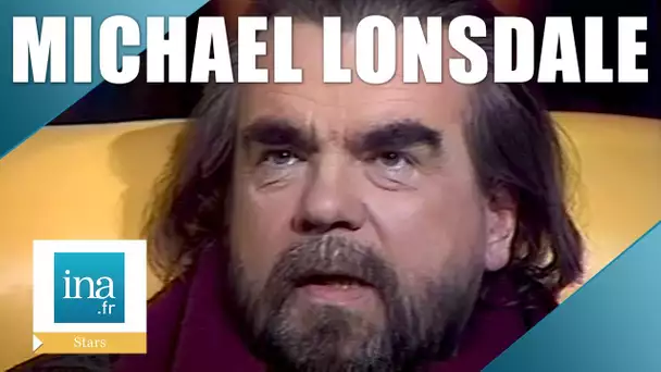 Michael Lonsdale sur le divan d'Henry Chapier | Archive INA