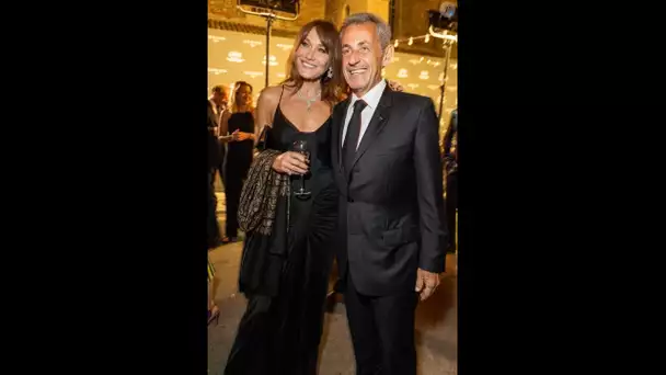 "Merci pour..." Carla Bruni-Sarkozy : Photos sensuelles avec Nicolas pour une occasion très spécia