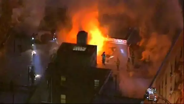 Impressionnant incendie dans un immeuble de logements à New York