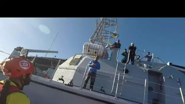 En immersion avec les militants d'Open Arms, lors d'un sauvetage de migrants en mer