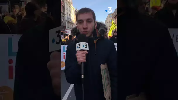 Dylan, étudiant à Reims, manifeste contre la réforme des retraites ce mardi 10 décembre