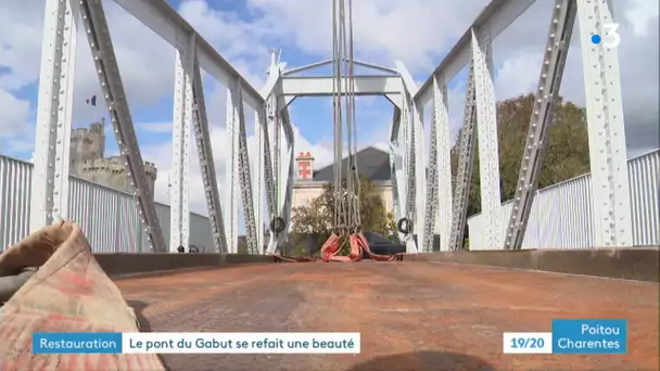 La Rochelle : les images spectaculaires de la repose du pont basculant du Gabut