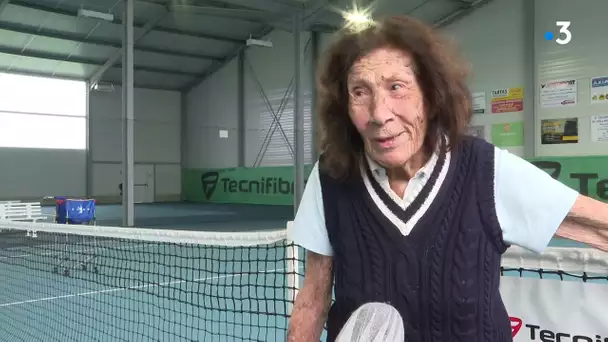 A 100 ans, la landaise Hélène Salvetat est la doyenne du tennis mondial