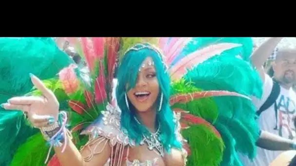 Rihanna parade en tenue sexy au carnaval de la Barbade