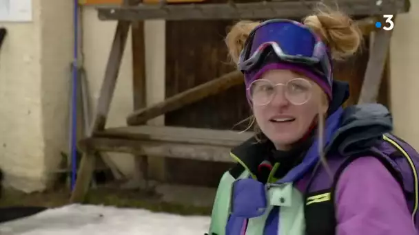 Monoski, combinaison rétro... Les skieurs en mode vintage le temps d'une journée à La Sambuy