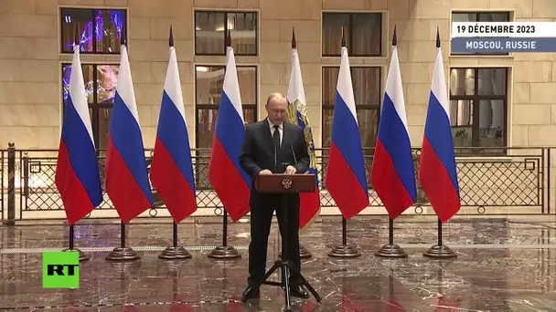 Poutine remet des étoiles d'or aux Héros de la Russie
