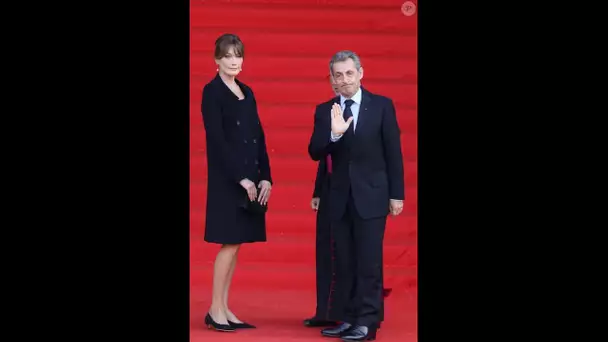"Elle avait mal et n'en pouvait plus" : Carla Bruni et Nicolas Sarkozy face à une "piteuse" situat
