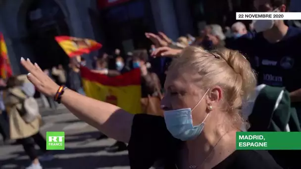 Madrid : une femme aux seins nus interrompt un rassemblement en mémoire de Franco