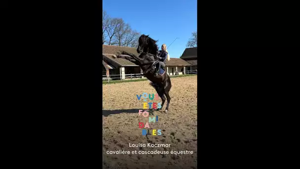 Cavalière et cascadeuse équestre au cinéma, elle dirige une école qui forme les futures doublures