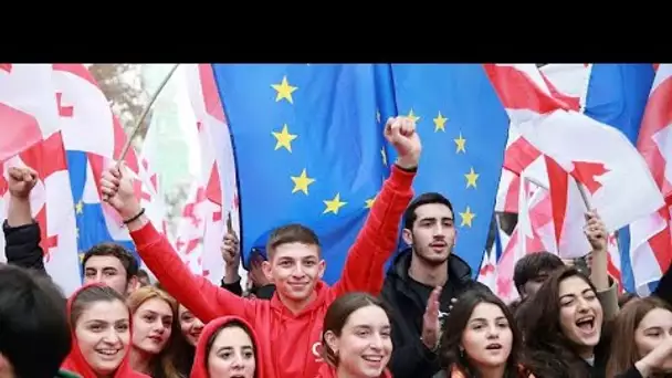 Géorgie : une foule immense dans les rues de la capitale pour fêter le statut de candidat à l’…