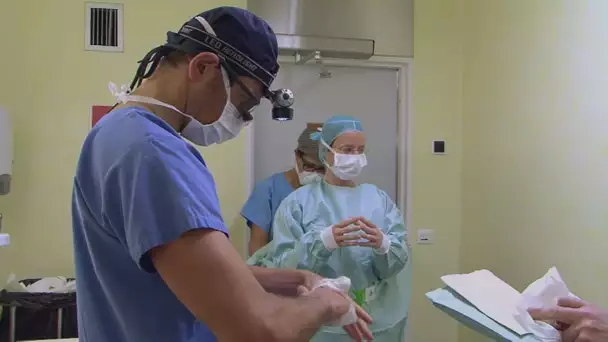 Un bébé prématuré arrive aux urgences