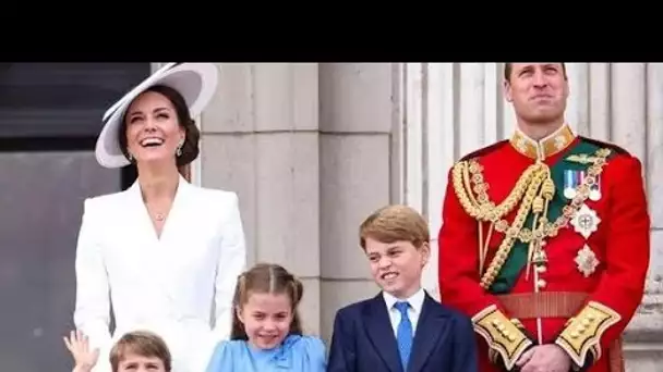 Kate et William ont abandonné le «rêve» alors que le couple plaçait George, Charlotte et Louis devan