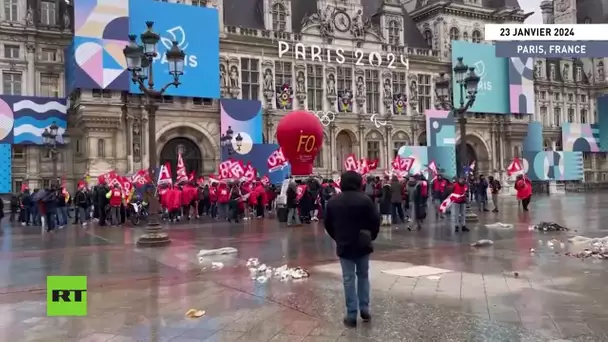 🇫🇷 Manifestation à Paris : l'hymne de l'URSS retentit devant l'Hôtel de Ville