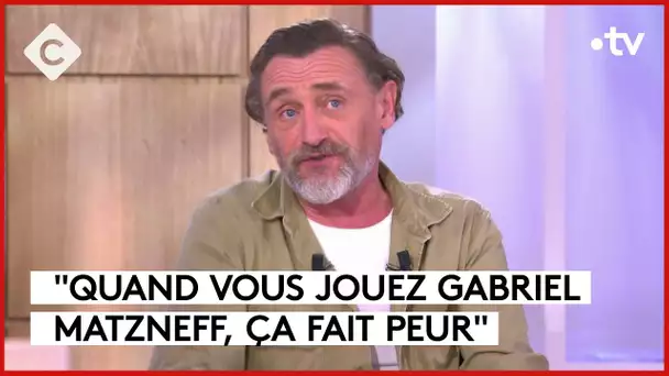 Jean-Paul Rouve dans la peau de Gabriel Matzneff - C à Vous - 09/10/2023