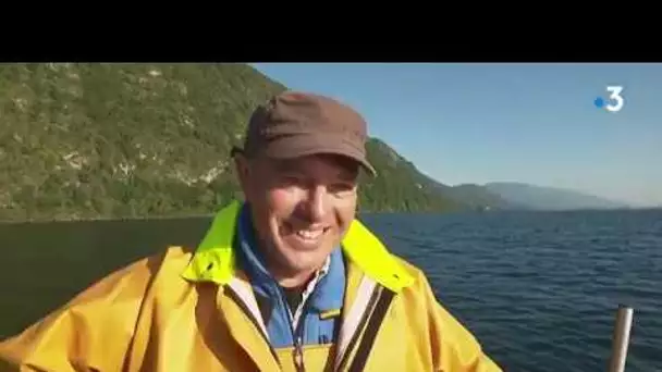 Savoie : les pêcheurs sont bien seuls sur le lac du Bourget pendant le confinement