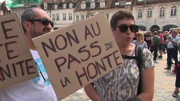 Manifestation à Besançon : "Vaccination à qui voudra, pass sanitaire on en veut pas !"