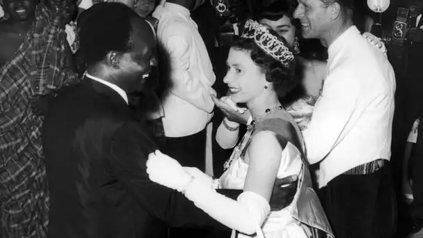 LIGNE ROUGE - En 1961, une photo d'Elizabeth II dansant avec le président du Ghana fait scandale