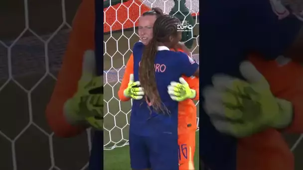 Penalty stoppé par Peyraud-Magnin ! (Euro féminin)