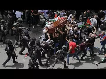 Funérailles de Shireen Abu Akleh : la police israélienne charge le cortège funèbre