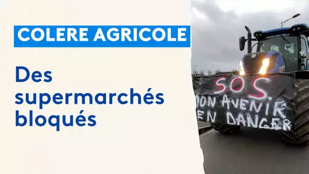 Des supermarchés bloqués face à la colère agricole