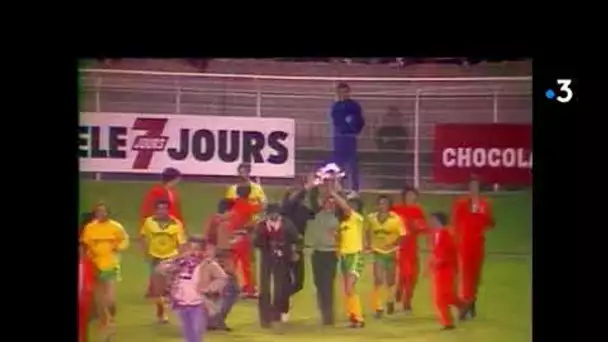 Finale de la Coupe de France 1979 : scène de liesse Nantaise sur la pelouse du Parc des Princes