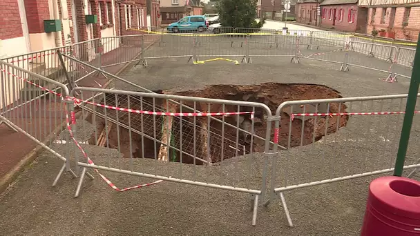 Beauvoir-en-Lyons (76) : un trou de 80m de profondeur sur la place du village