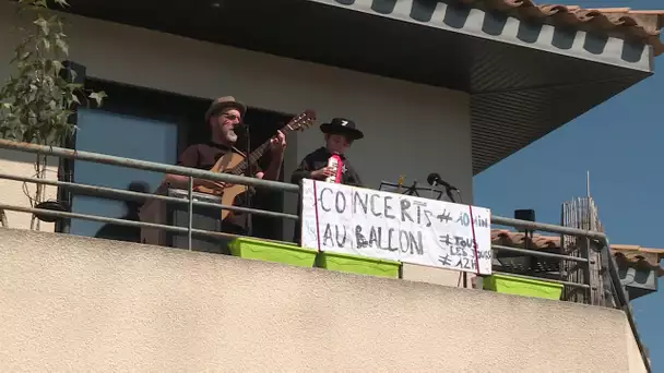 Concert au balcon à Perpignan contre le coronavirus et le confinement