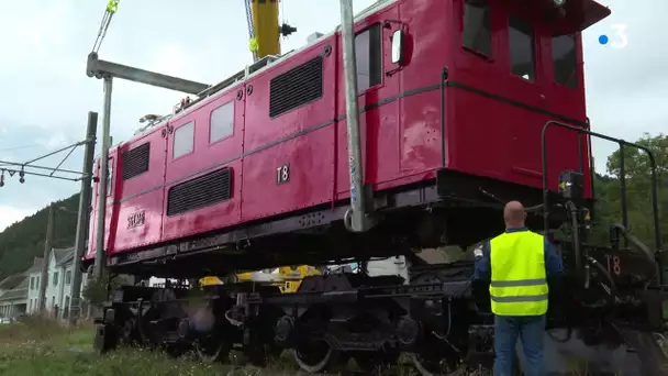 En Isère, la première locomotive restaurée du petit train de la Mure a été dévoilée